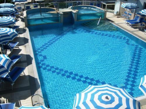 Hotel King Alba Adriatica Esterno foto