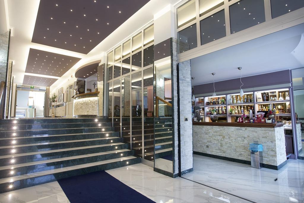 Hotel King Alba Adriatica Esterno foto