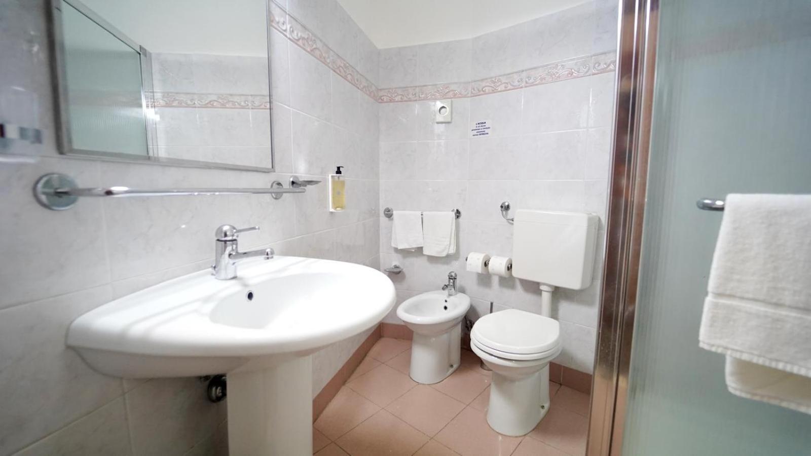Hotel King Alba Adriatica Esterno foto