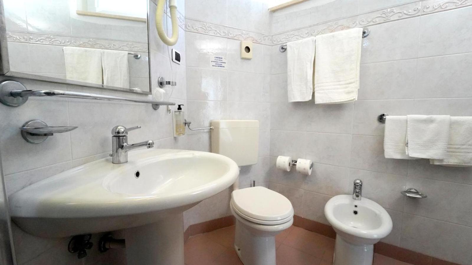 Hotel King Alba Adriatica Esterno foto
