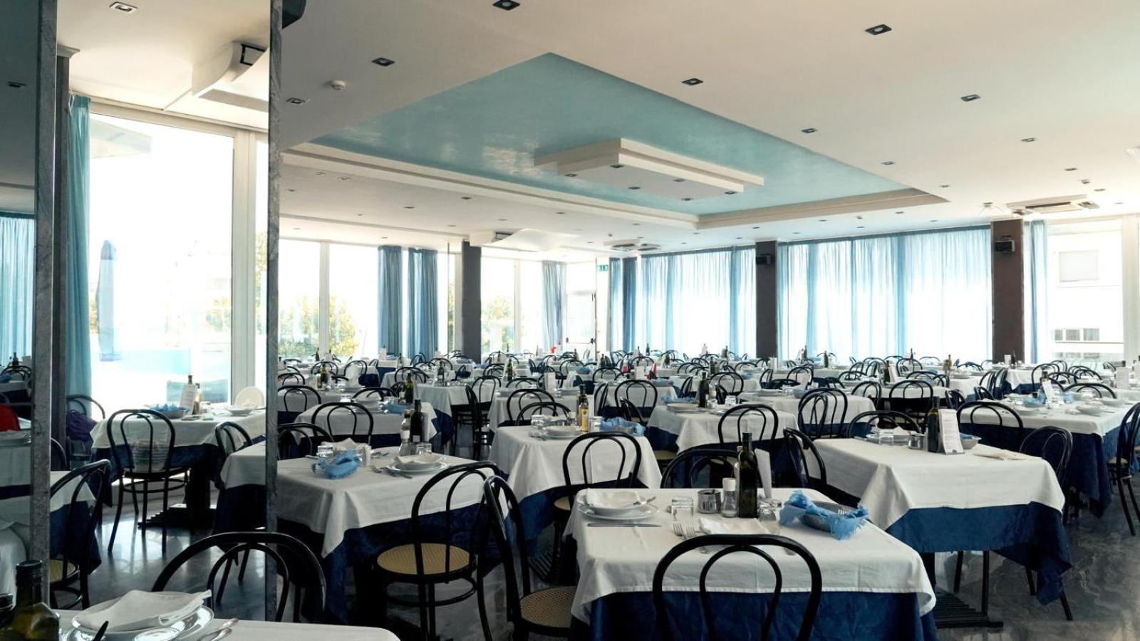 Hotel King Alba Adriatica Esterno foto