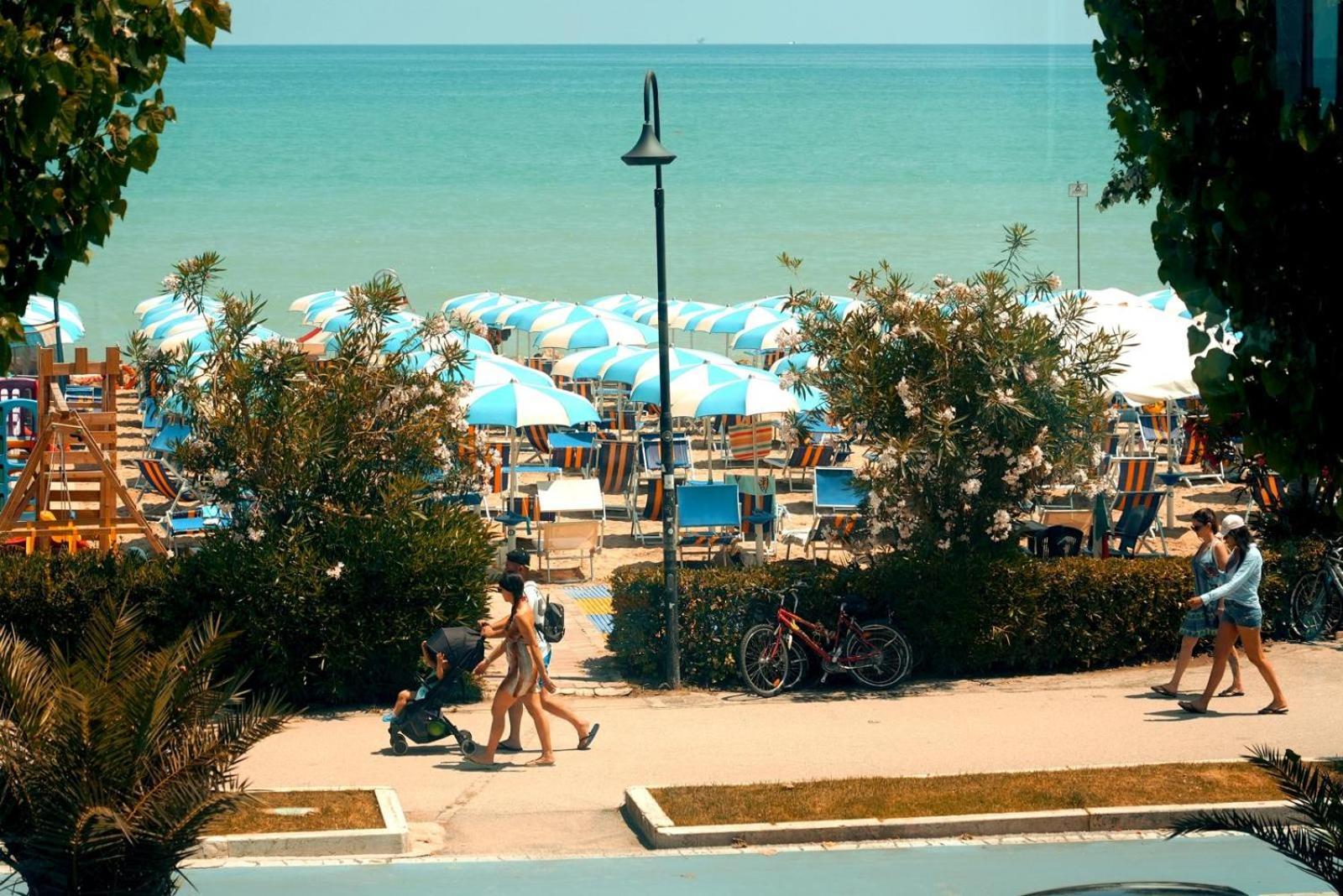 Hotel King Alba Adriatica Esterno foto